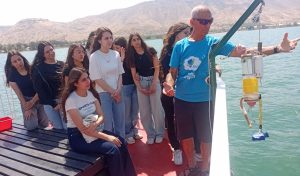 תלמידי בי"ס דרכא דלית אל כרמל התנסו בחקר אקולוגי של הכינרת בהפלגה מודרכת ב'מעבדה השטה' של איגוד ערים כינרת