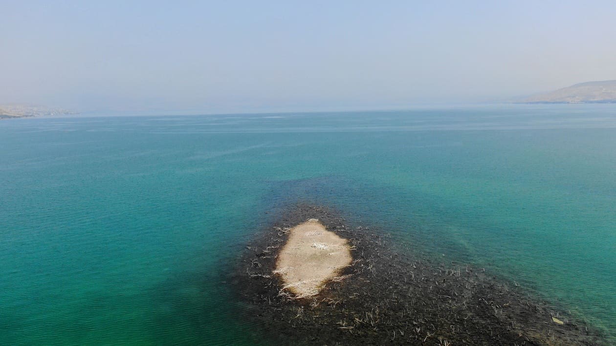 האי מול מעגן- צילום רחפן שי מזרחי, איגוד ערים כינרת