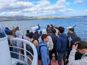 הפלגה במעבדה השטה של איגוד ערים כינרת - צילום עדנה ריכטר, בי''ס השקמים הוד השרון